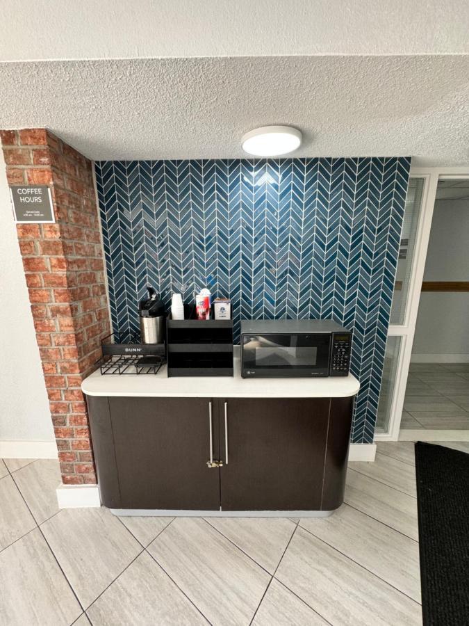 Studio 6 Suites East Syracuse Airport Экстерьер фото